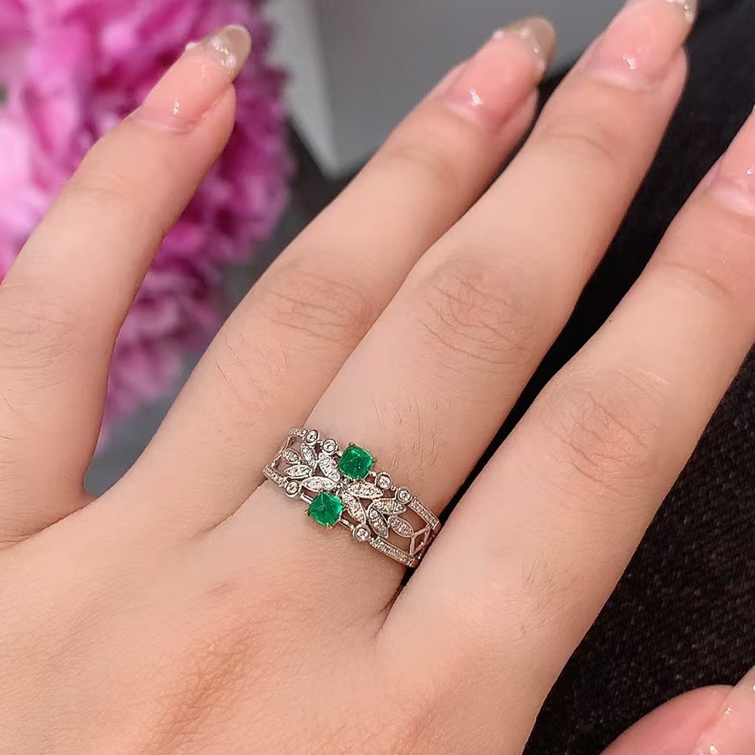 14k Gold 0.65 Ct Vivid Green Natural Emerald & Diamond Ring - 5