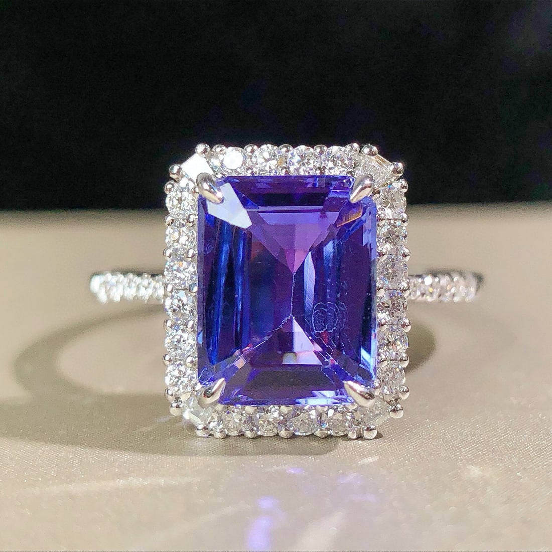 14k Gold 2.73 Ctw Natural Tanzanite & Diamond Ring: Ref:230977025 // gold content:14k gold // ring size:7. 25us // // main gemstone:tanzanite // shape:emerald // carat weight:2. 43ct // color:blue // treatment:natural // // adjacent gemstone 2 : diamon