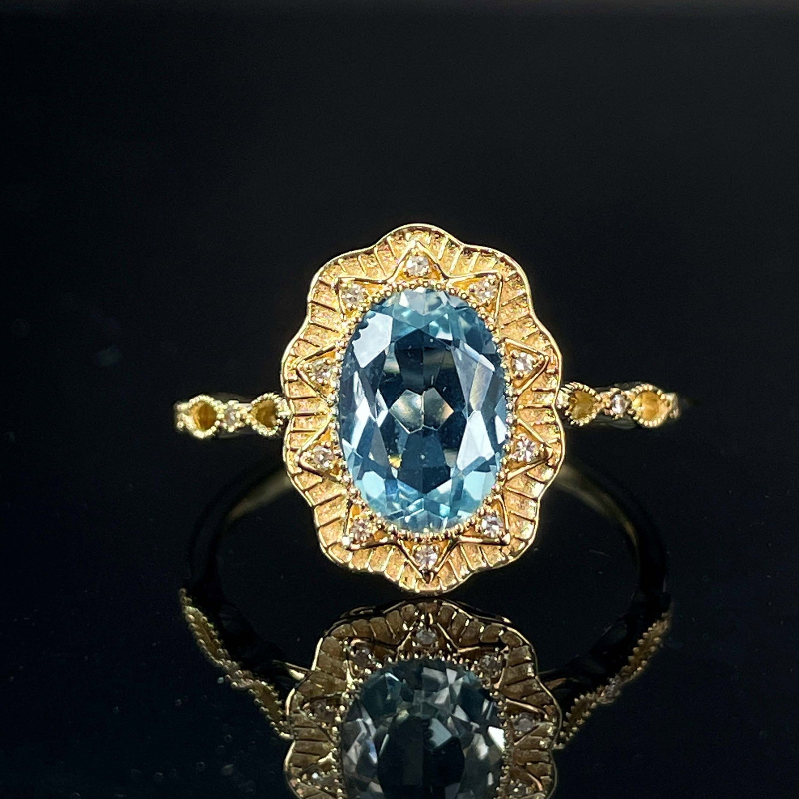 14k Gold 1.8 Ct Natural Aquamarine & Diamond Ring: Ref:230977010 // gold content:14k gold // ring size:7. 25us // // main gemstone:aquamarine // shape:oval // carat weight:1. 8ct // color:blue // treatment:natural // // adjacent gemstone 2 : diamond