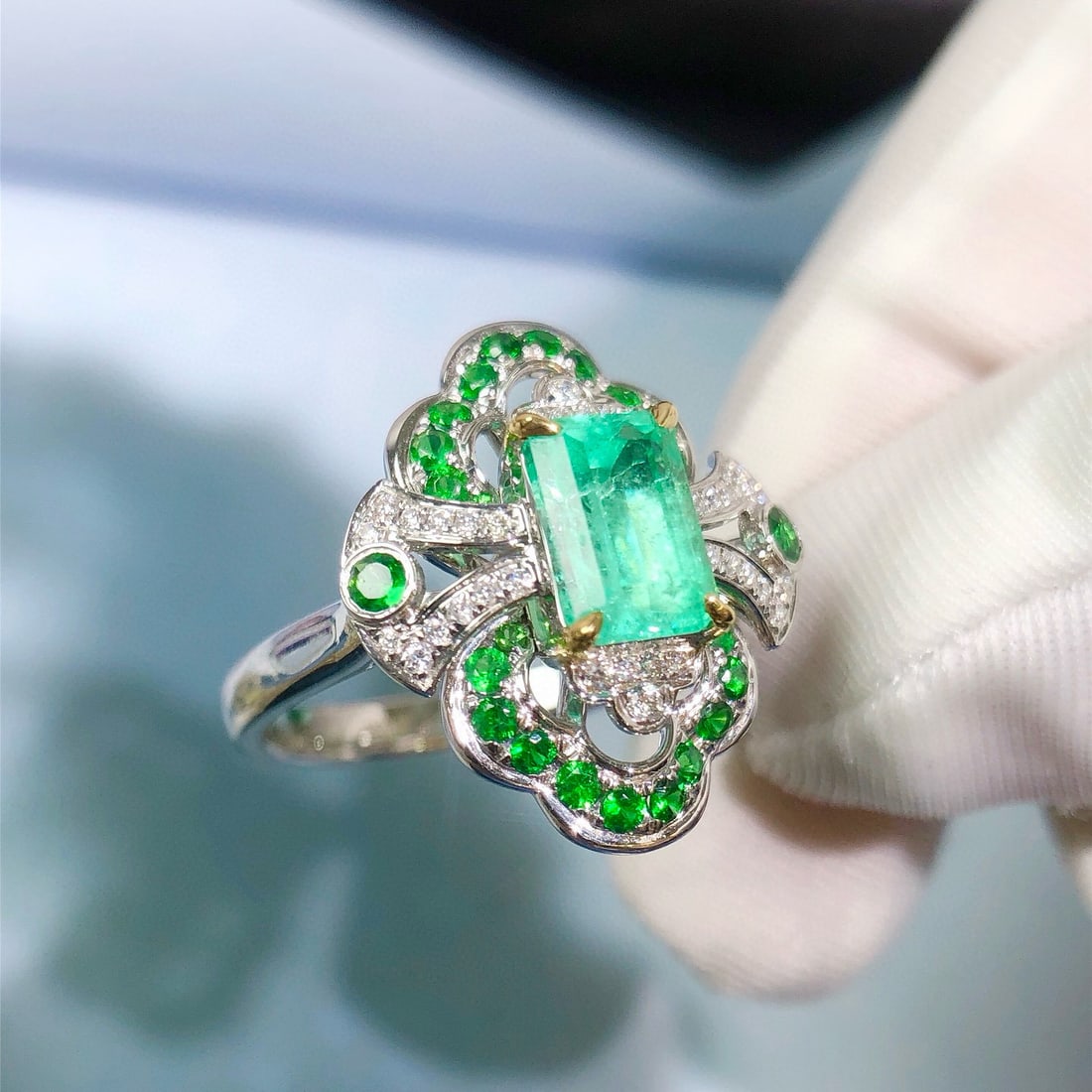 14k Gold 1.45 Ctw Natural Emerald & Diamond Ring - 4