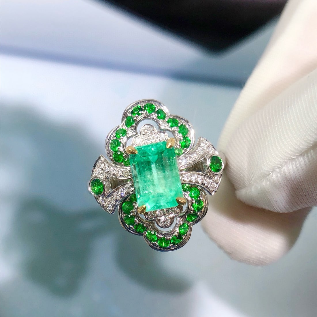 14k Gold 1.45 Ctw Natural Emerald & Diamond Ring - 6