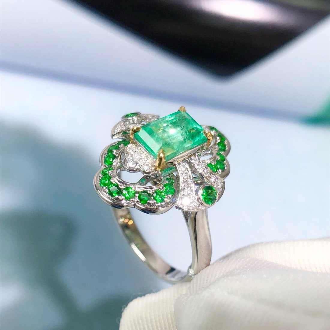 14k Gold 1.45 Ctw Natural Emerald & Diamond Ring - 7