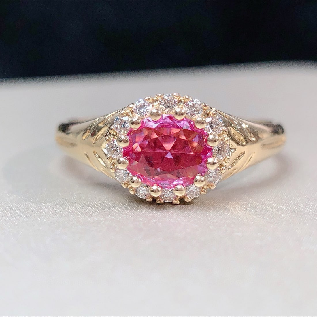 14k Gold 0.60 Ctw Natural Sapphire & Diamond Ring: Ref:230977031 // gold content:14k gold // ring size:7. 25us // // main gemstone:sapphire // shape:oval // carat weight:0. 48ct // color:pink // treatment:natural // // adjacent gemstone 2 : diamond
