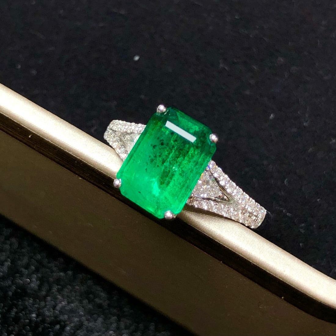 14k Gold 2.33 Ctw Natural Emerald & Diamond Ring - 2