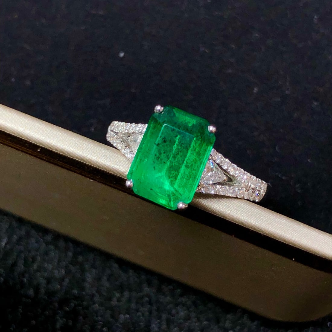 14k Gold 2.33 Ctw Natural Emerald & Diamond Ring - 3