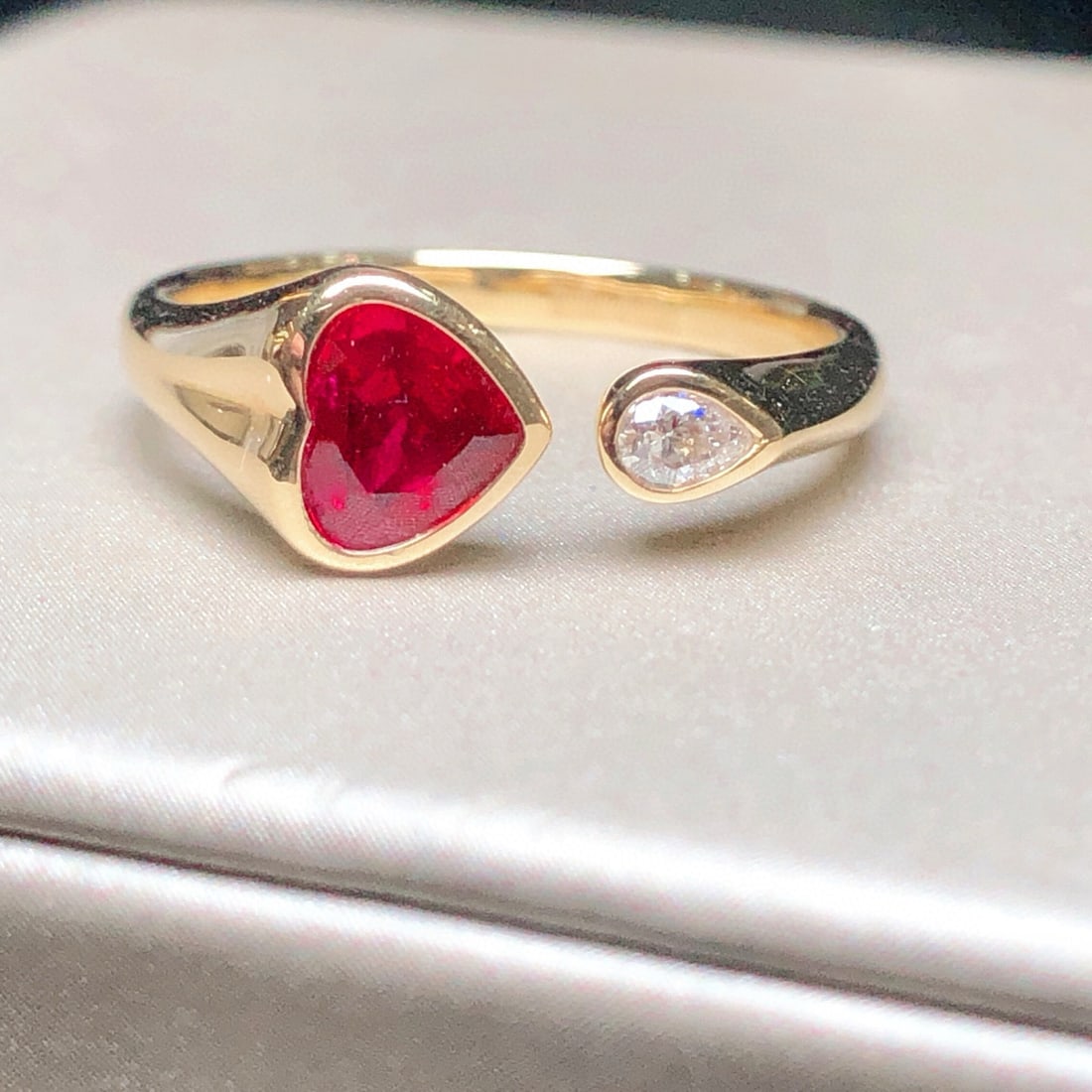 14k Gold 0.74 Ctw Natural Ruby & Diamond Ring - 3