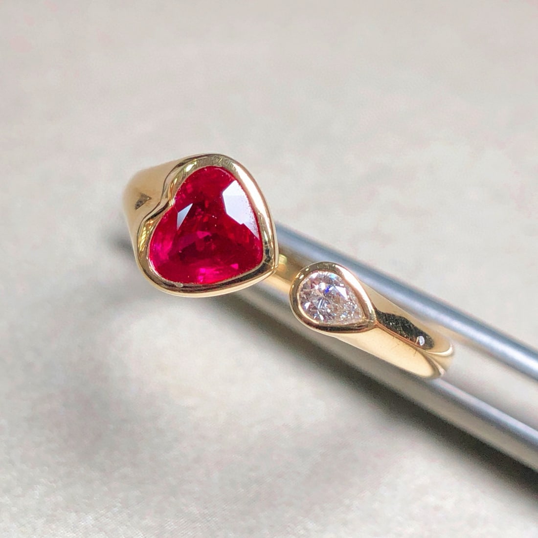 14k Gold 0.74 Ctw Natural Ruby & Diamond Ring - 6