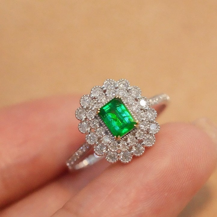 14k Gold 0.6 Ct Natural Emerald & Diamond Ring - 2