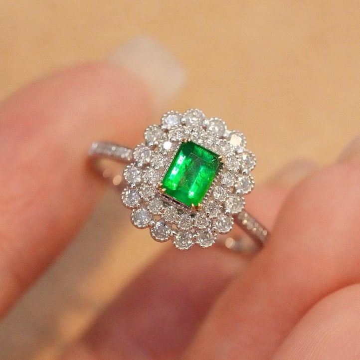 14k Gold 0.6 Ct Natural Emerald & Diamond Ring - 3