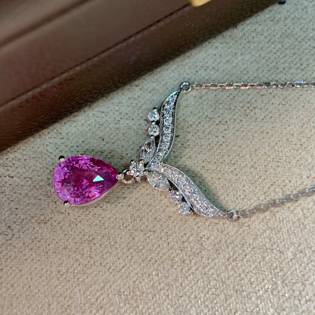 14k Gold 1.31 Ctw Natural Sapphire & Diamond Necklace: Ref:230977139 // gold content:14k gold // main gemstone:sapphire // shape:pear // carat weight:1. 13ct // color:pink // treatment:natural // // adjacent gemstone 2 : diamond // shape:multiply //