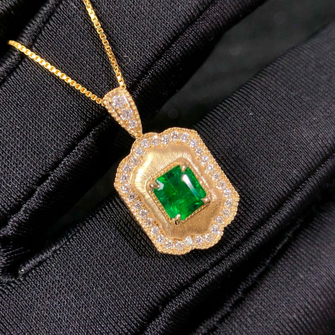14k Gold 0.88 Ctw Natural Emerald & Diamond Pendant( Without Chain ) - 2