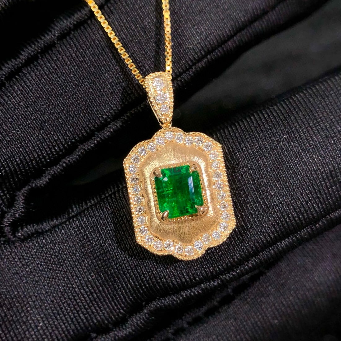 14k Gold 0.88 Ctw Natural Emerald & Diamond Pendant( Without Chain ) - 4