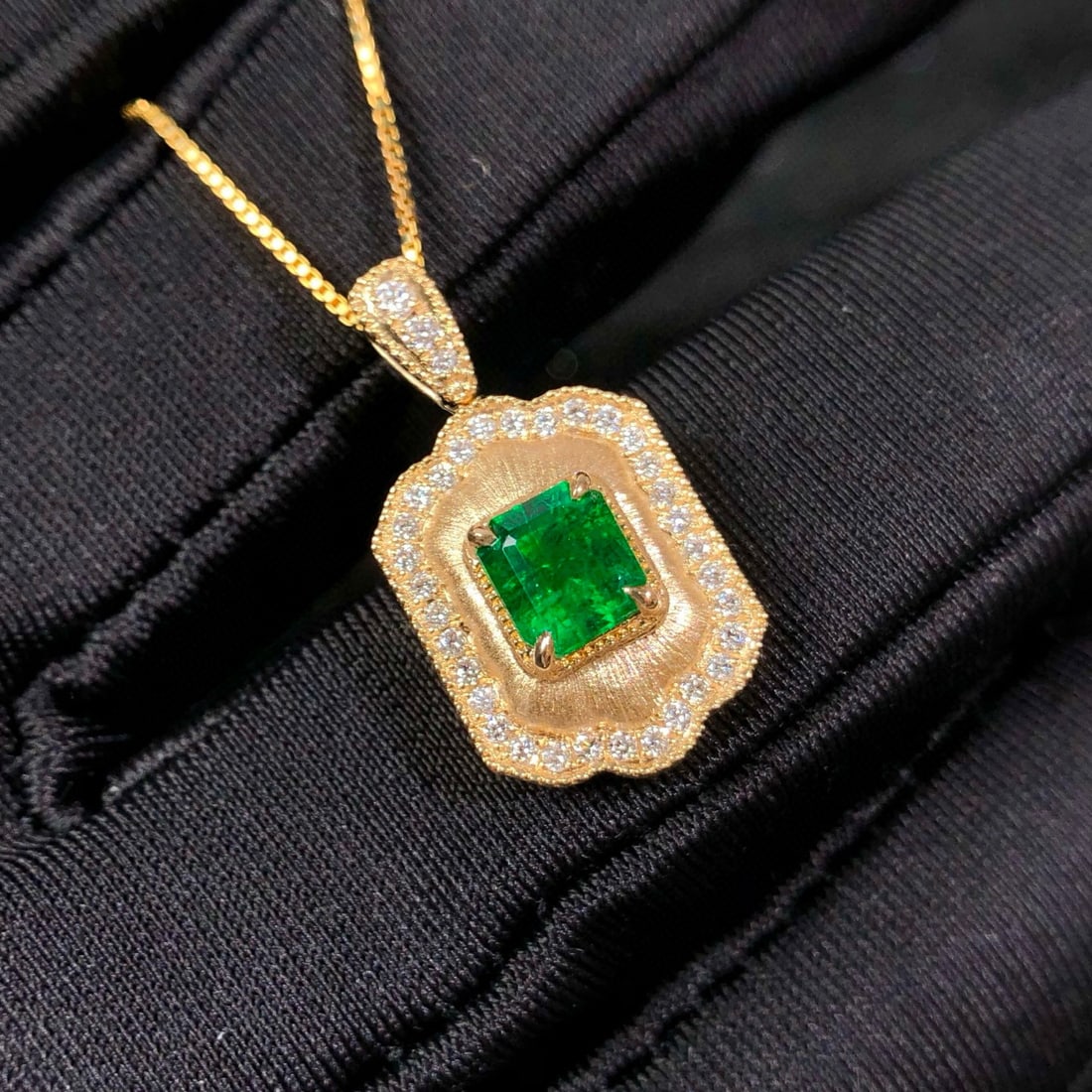14k Gold 0.88 Ctw Natural Emerald & Diamond Pendant( Without Chain ) - 5