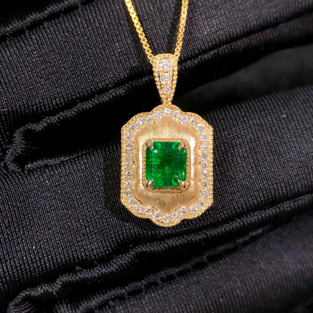 14k Gold 0.88 Ctw Natural Emerald & Diamond Pendant( Without Chain ) - 8