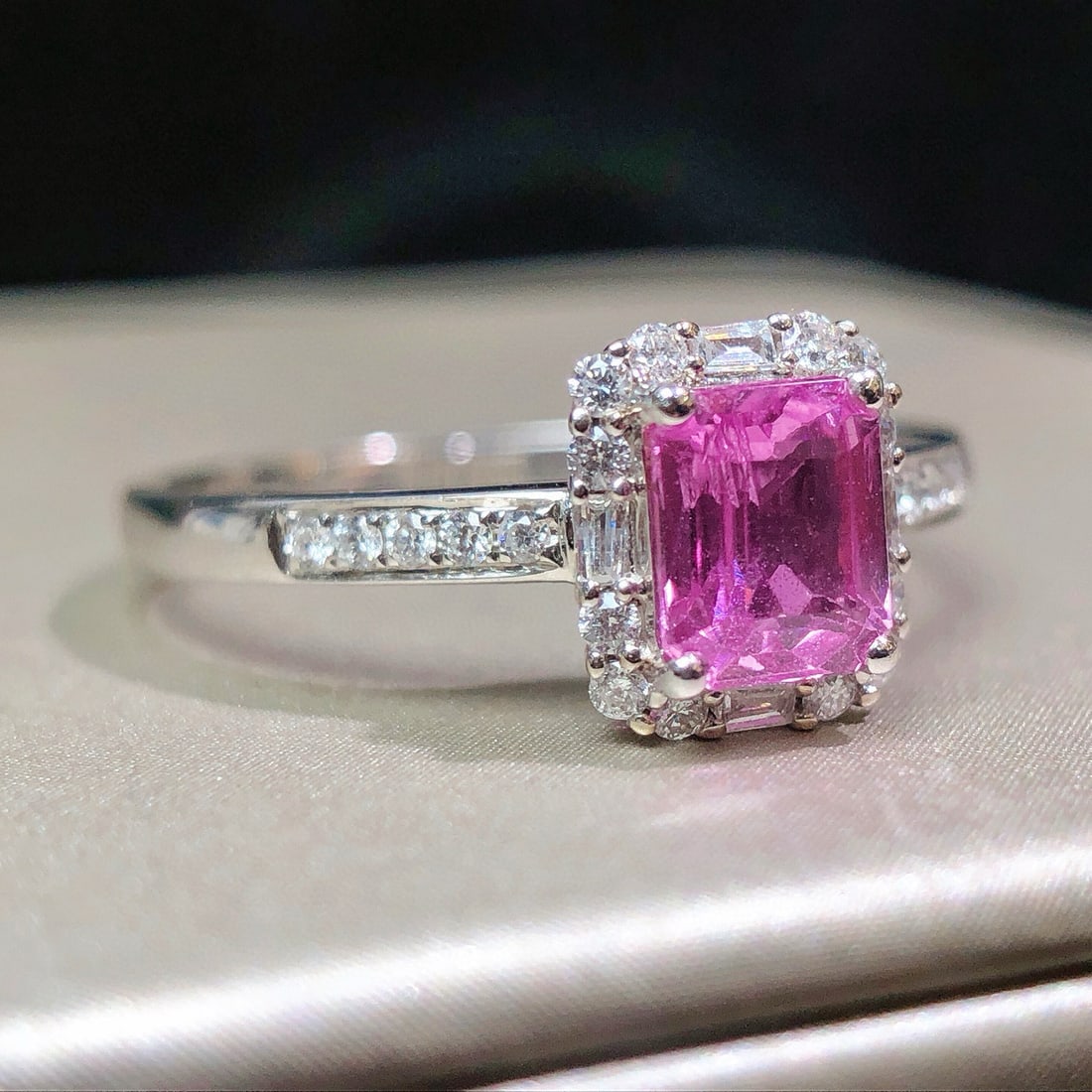 14k Gold 0.98 Ctw Natural Padparadscha Sapphire & Diamond Ring - 3