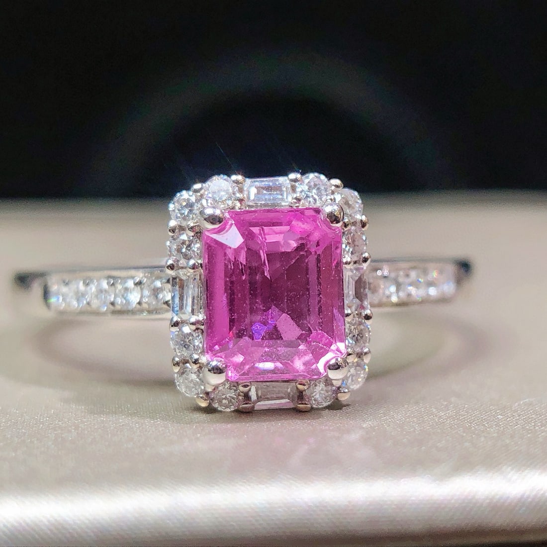 14k Gold 0.98 Ctw Natural Padparadscha Sapphire & Diamond Ring - 5