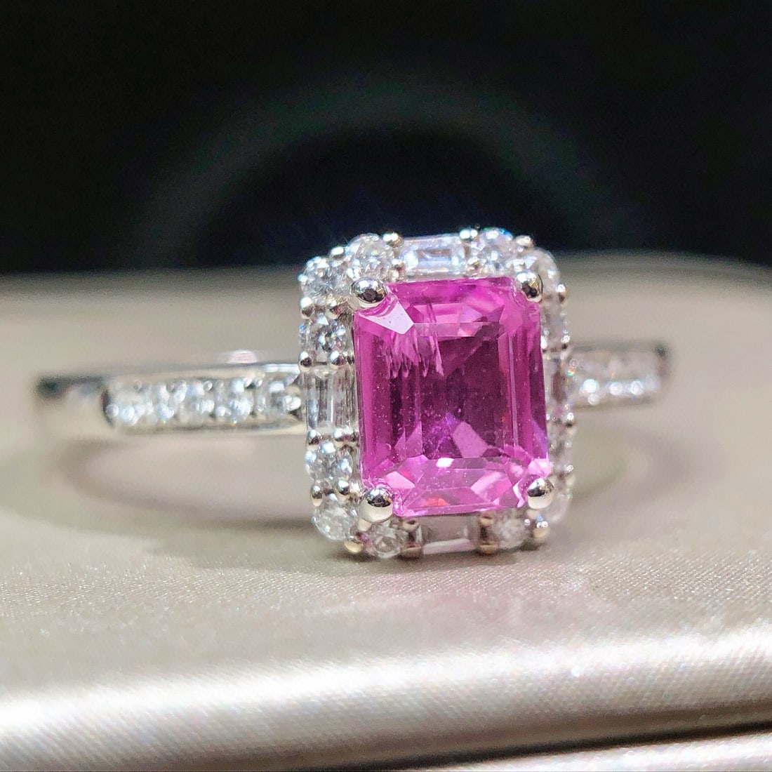 14k Gold 0.98 Ctw Natural Padparadscha Sapphire & Diamond Ring - 6