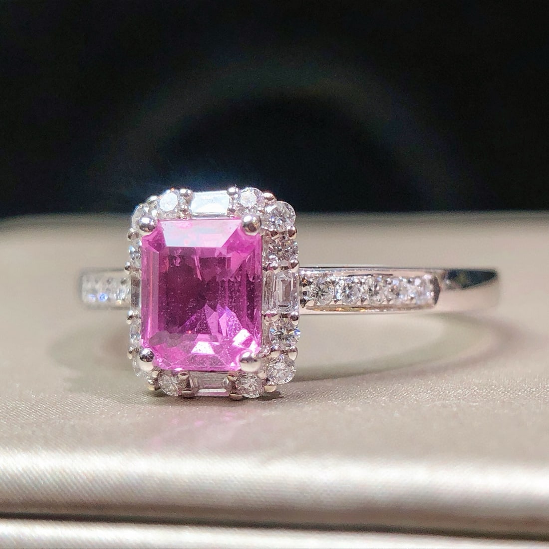 14k Gold 0.98 Ctw Natural Padparadscha Sapphire & Diamond Ring - 7