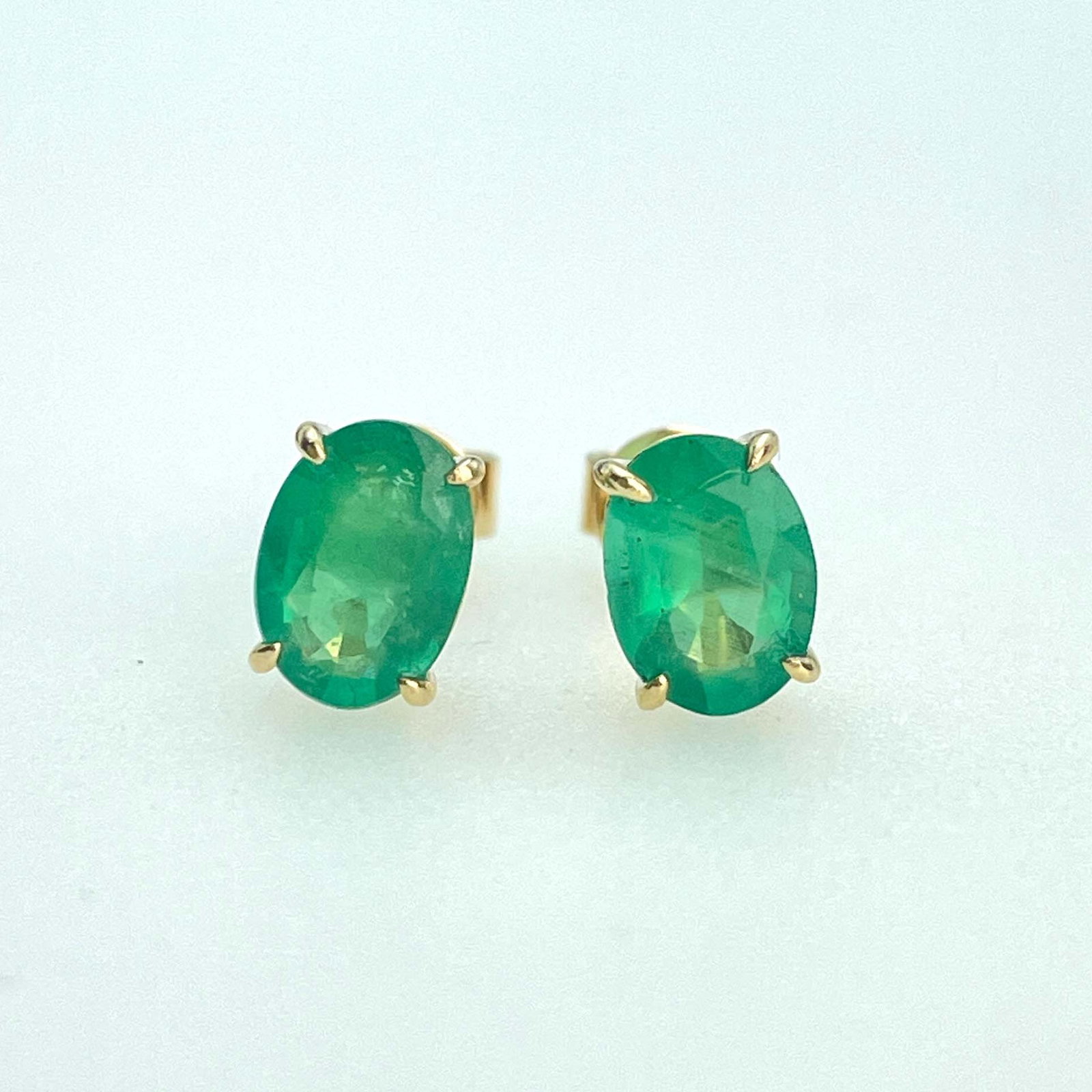 14k Gold 1.07 Ct Natural Emerald Earrings: Ref:230977214 // gold content:14k gold // main gemstone:emerald // shape:oval // carat weight:1. 07ct // color:green // treatment:natural // Condition: New Low Estimate: 1300.00 High Estimate: 2000.00