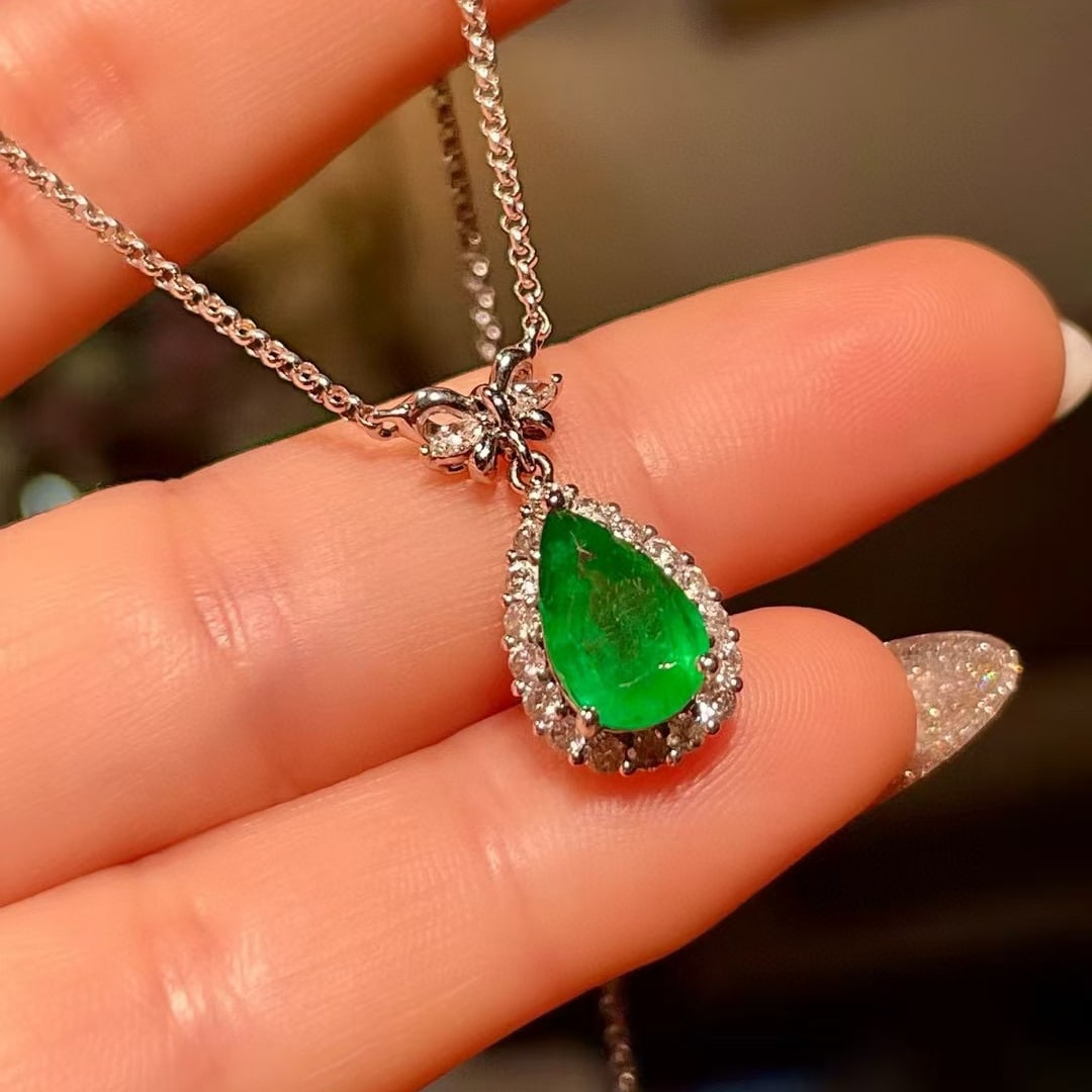 14k Gold 1.92 Ctw Natural Emerald & Diamond Necklace - 2