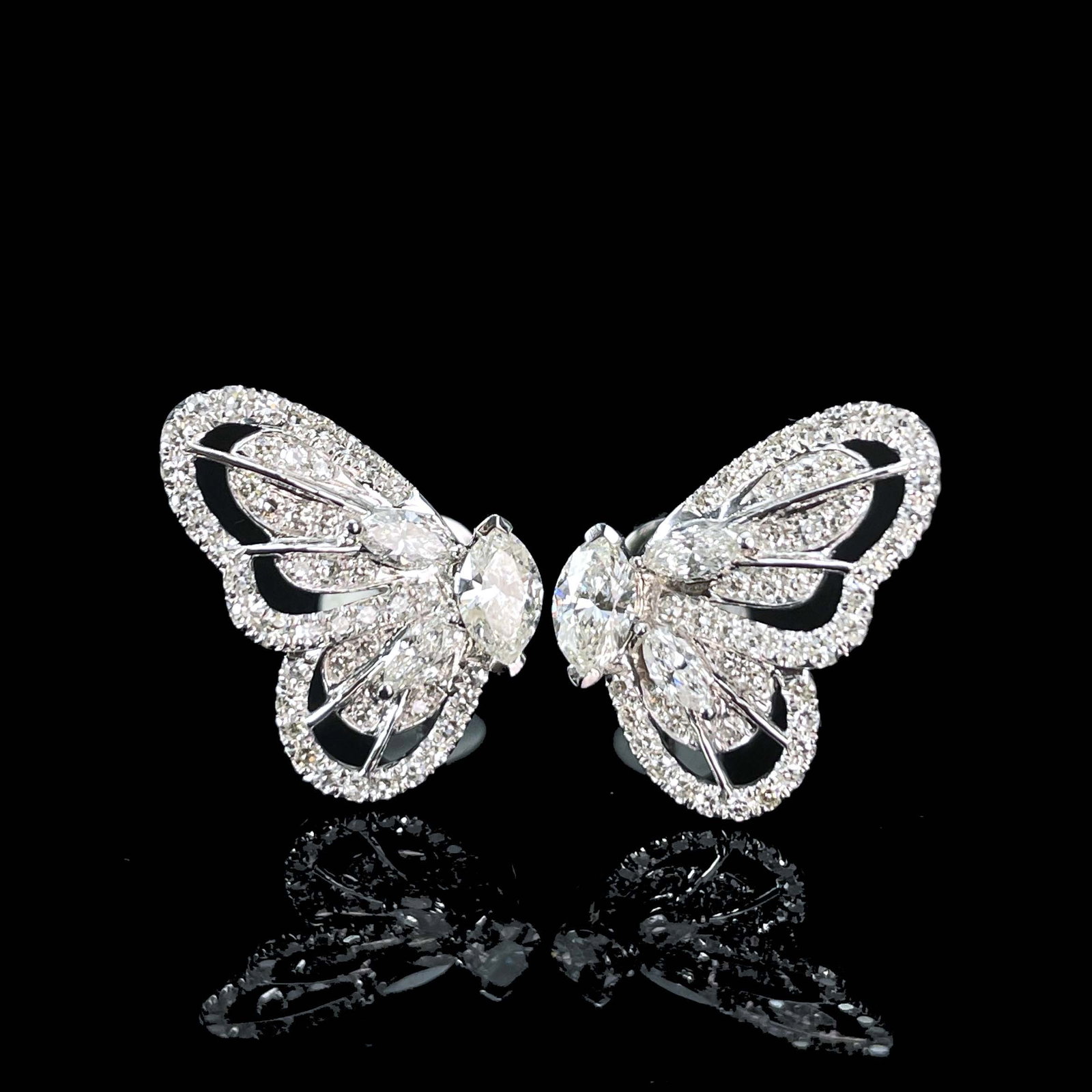 14k Gold 0.9 Ct Natural H Diamond Earrings: Ref:230977213 // gold content:14k gold // main gemstone:diamond // shape:multiply // carat weight:0. 9ct // clarity grade:vs-si // color:h // treatment:natural // Condition: New Low Estimate: 4200.00