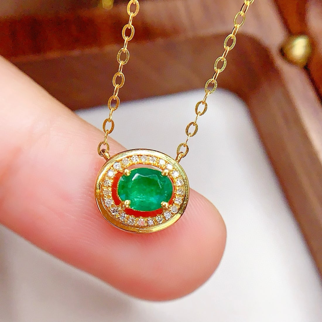 14k Gold 0.55 Ct Natural Emerald & Diamond Necklace - 4