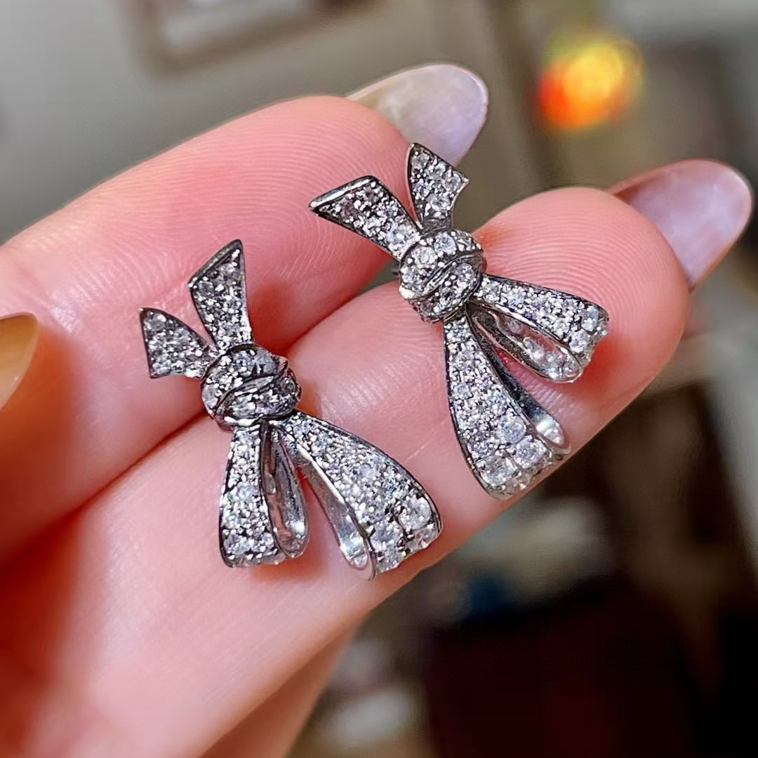 14k Gold 0.89 Ct Natural H Diamond Earrings: Ref:230977225 // gold content:14k gold // main gemstone:diamond // shape:round // carat weight:0. 89ct // clarity grade:vs-si // color:h // treatment:natural // cut grade:g // Condition: New Low