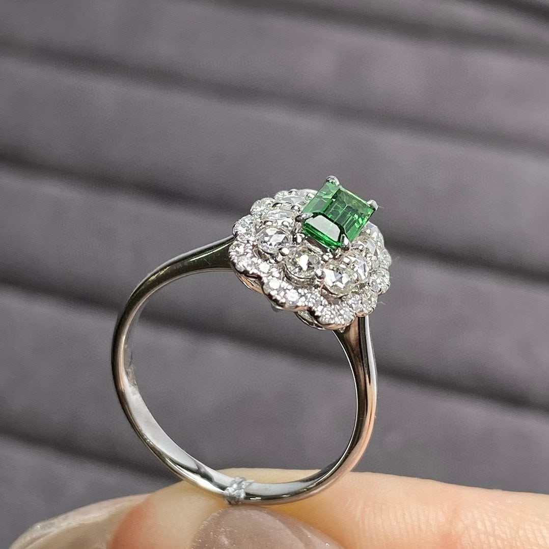 14k Gold 0.82 Ctw Natural Tsavorite & Diamond Ring - 7