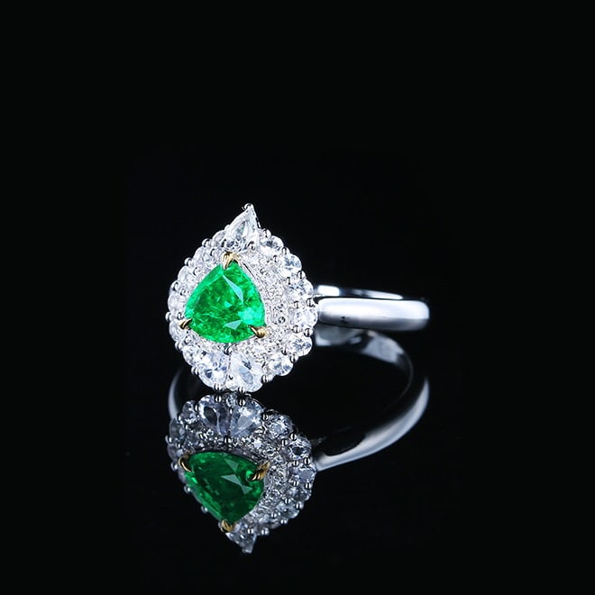14k Gold 0.88 Ctw Vivid Green Natural Emerald & Diamond Ring - 2