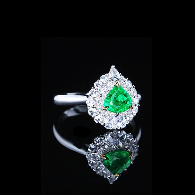 14k Gold 0.88 Ctw Vivid Green Natural Emerald & Diamond Ring - 3