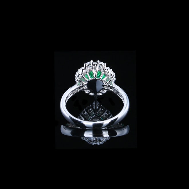 14k Gold 0.88 Ctw Vivid Green Natural Emerald & Diamond Ring - 4