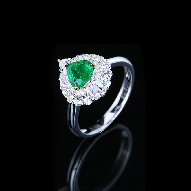 14k Gold 0.88 Ctw Vivid Green Natural Emerald & Diamond Ring - 5