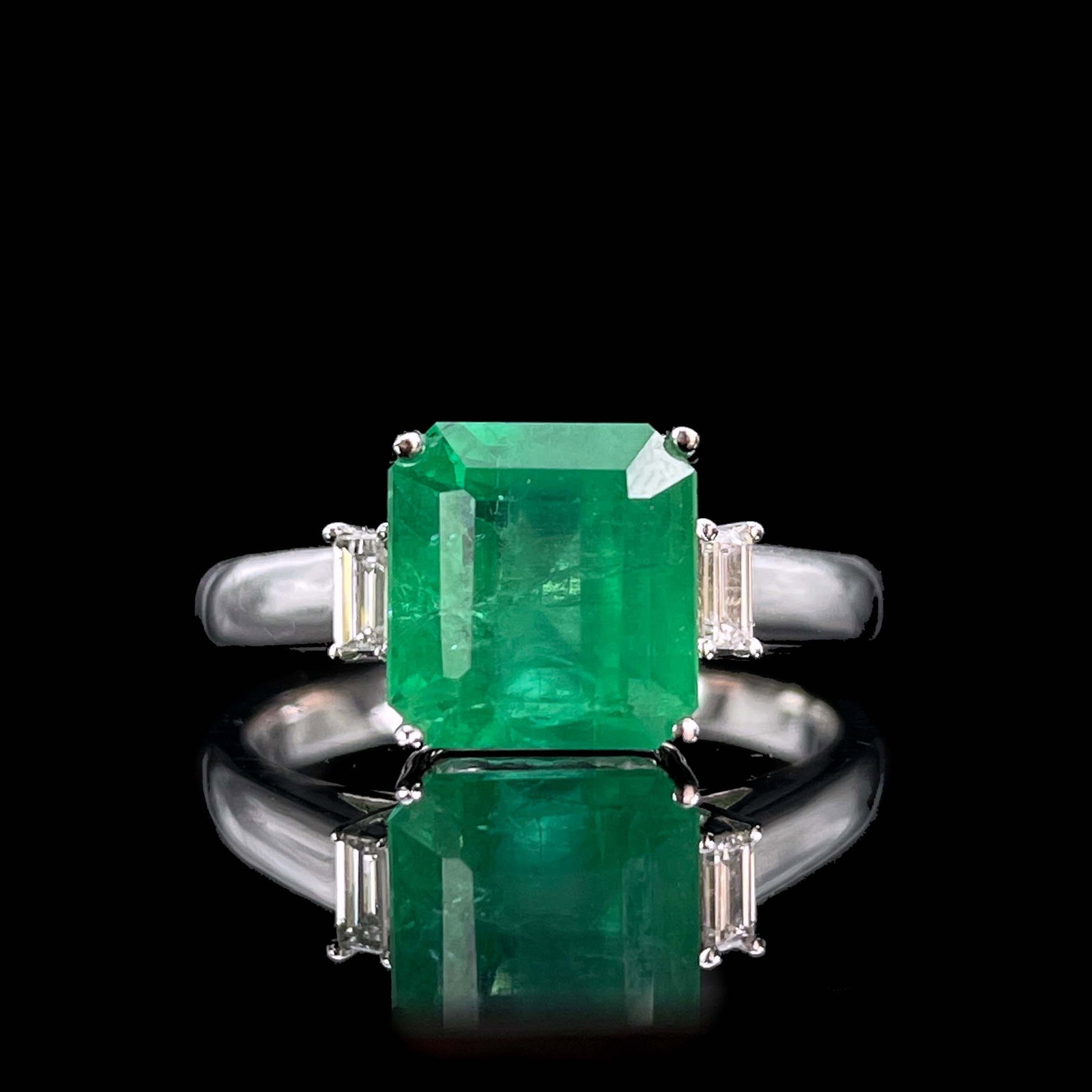 14k Gold 2.38 Ctw Natural Emerald & Diamond Ring: Ref:230977260 // gold content:14k gold // ring size:7. 25us // // main gemstone:emerald // shape:octagonal // carat weight:2. 28ct // color:green // treatment:natural // // adjacent gemstone 2 :