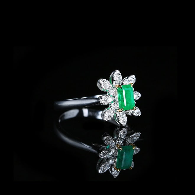 14k Gold 0.82 Ctw Vivid Green Natural Emerald & Diamond Ring - 3