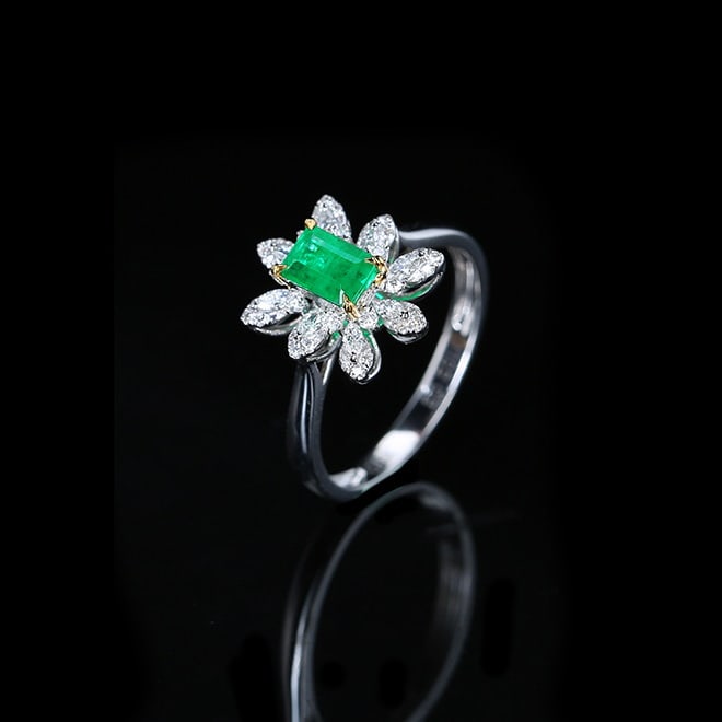 14k Gold 0.82 Ctw Vivid Green Natural Emerald & Diamond Ring - 5