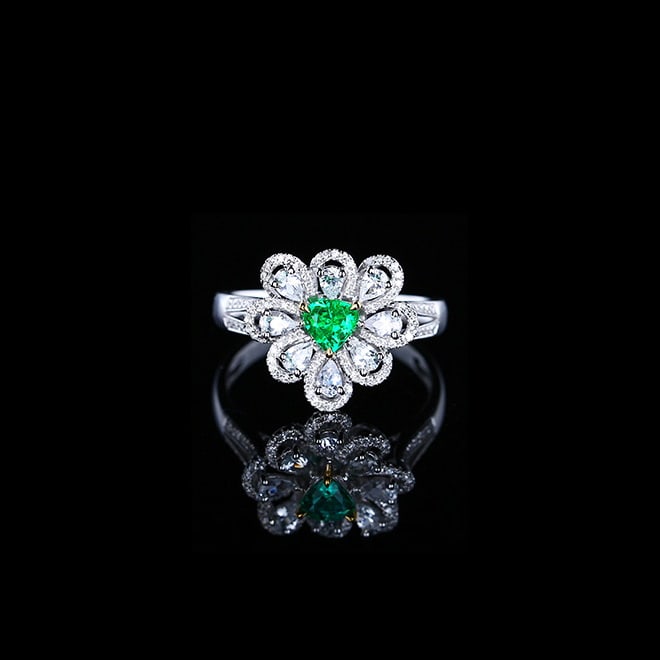 14k Gold 0.50 Ctw Natural Emerald & Diamond Ring: Ref:230978151 // gold content:14k gold // ring size:7. 25us // // main gemstone:emerald // shape:pear // carat weight:0. 28ct // color:green // treatment:natural // // adjacent gemstone 2 : diamond //