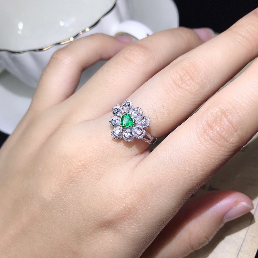 14k Gold 0.50 Ctw Natural Emerald & Diamond Ring - 5