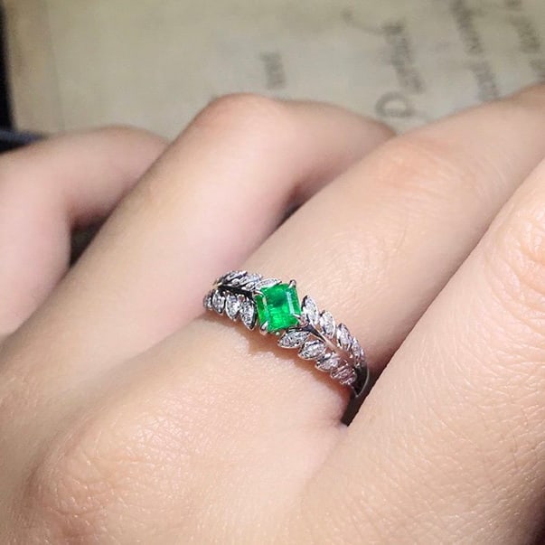 14k Gold 0.47 Ctw Natural Emerald & Diamond Ring - 6