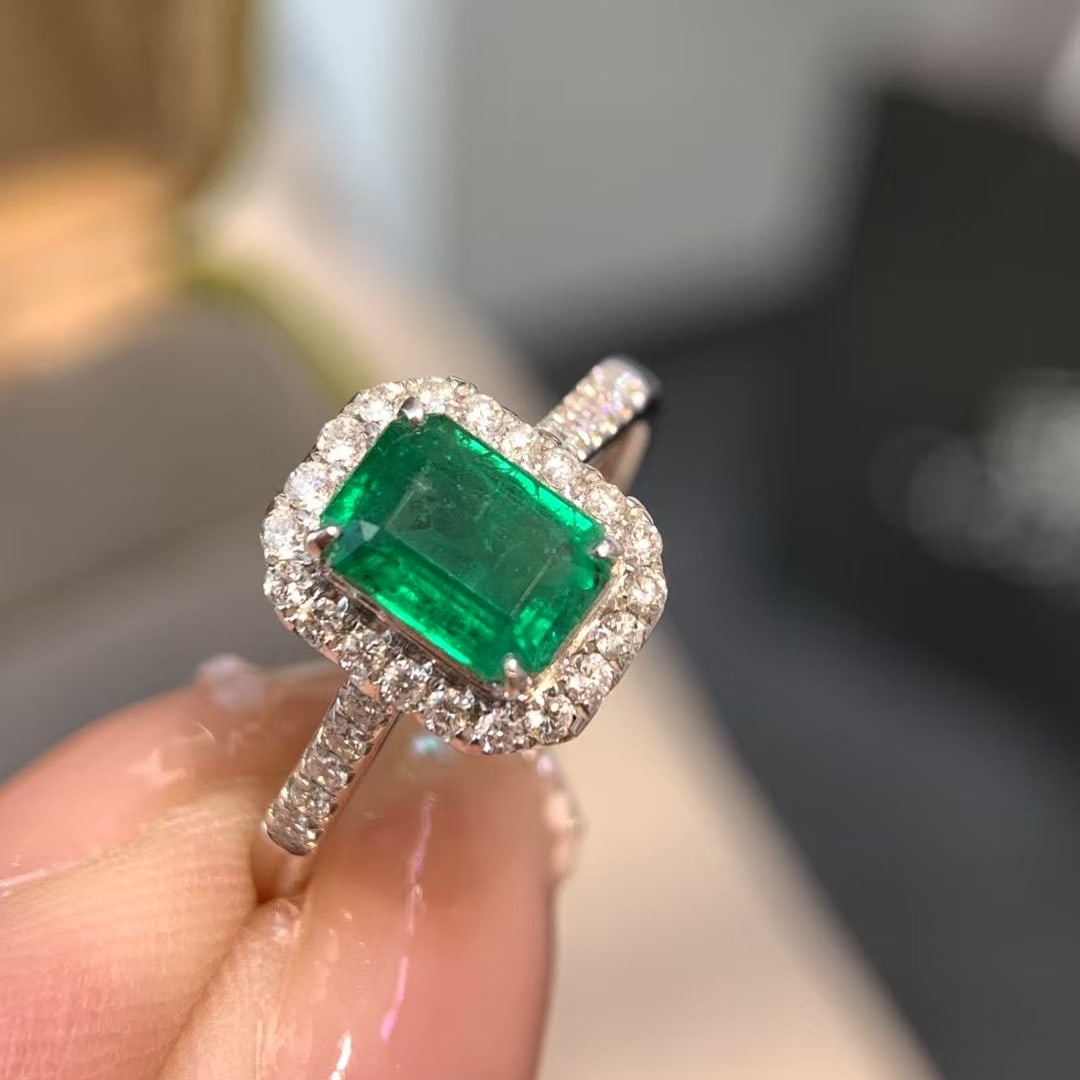 14k Gold 1.15 Ct Vivid Green Natural Emerald & Diamond Ring: Ref:230978113 // gold content:14k gold // ring size:7. 25us // // main gemstone:emerald // shape:octagonal // carat weight:1. 15ct // color:vivid green // treatment:natural // // adjacent gemstone 2
