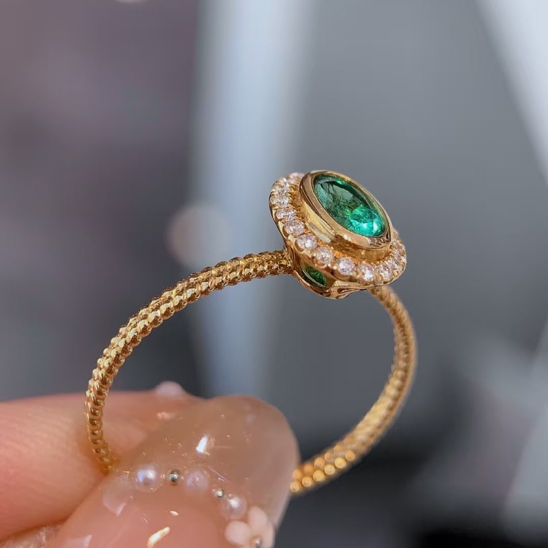 14k Gold 0.71 Ctw Vivid Green Natural Emerald & Diamond Ring - 4