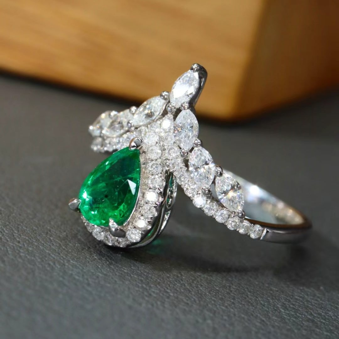 14k Gold 1.16 Ctw Vivid Green Natural Emerald & Diamond Ring - 2