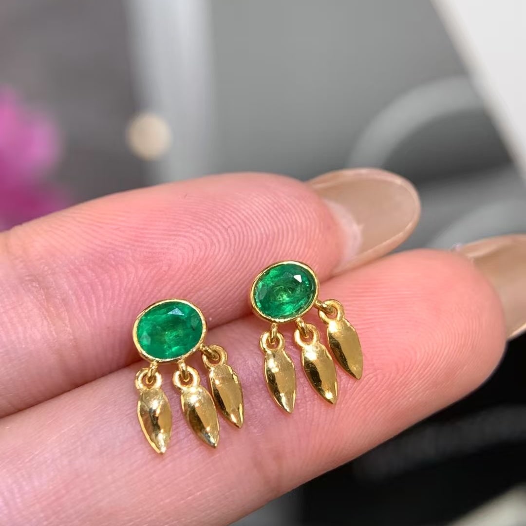 14k Gold 0.55 Ct Natural Emerald Earrings: Ref:230978181 // gold content:14k gold // main gemstone:emerald // shape:oval // carat weight:0. 55ct // color:green // treatment:natural // Condition: New High Estimate: 2500 Low Estimate: 1700