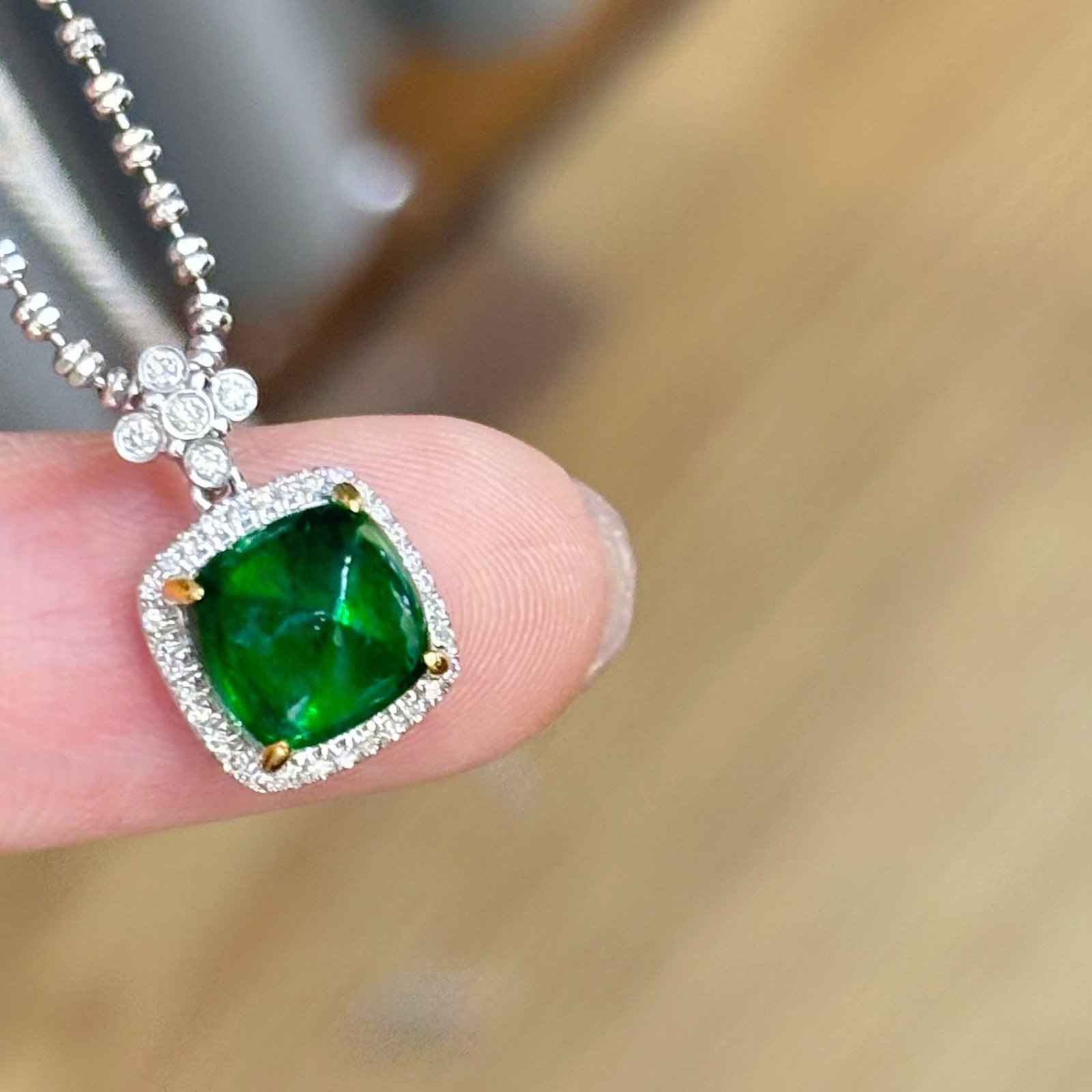 14k Gold 2.2 Ct Vivid Green Natural Emerald & Diamond Pendant( Without Chain ): Ref:230978240 // gold content:14k gold // main gemstone:emerald // shape:suger-loaf // carat weight:2. 2ct // color:vivid green // treatment:natural // // adjacent gemstone 2 : diamond // shape:round