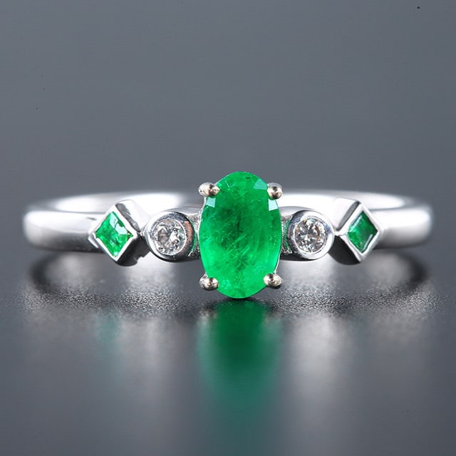 14k Gold 0.54 Ctw Vivid Green Natural Emerald & Diamond Ring: Ref:230978183 // gold content:14k gold // ring size:7. 25us // // main gemstone:emerald // shape:multiply // carat weight:0. 5ct // color:vivid green // treatment:natural // // adjacent gemstone 2 :
