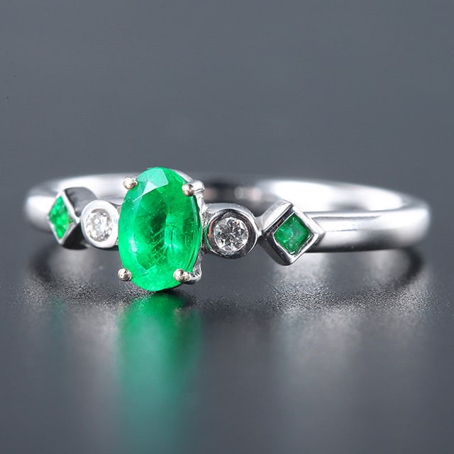 14k Gold 0.54 Ctw Vivid Green Natural Emerald & Diamond Ring - 2