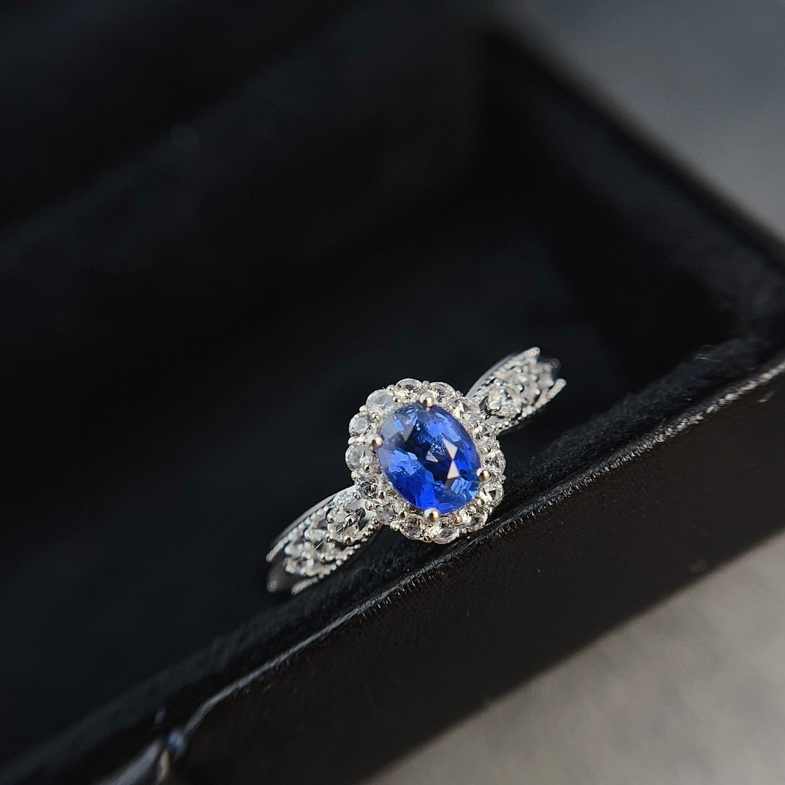 14k Gold 0.55 Ct Natural Sapphire & Sapphire Ring - 2