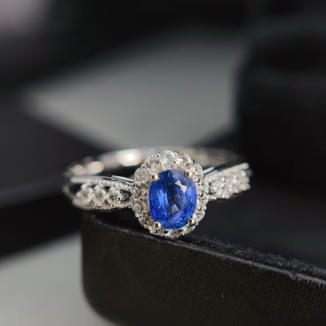 14k Gold 0.55 Ct Natural Sapphire & Sapphire Ring - 6