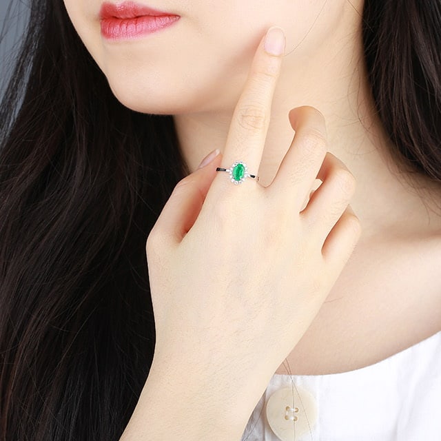 14k Gold 1.01 Ctw Vivid Green Natural Emerald & Diamond Ring - 5