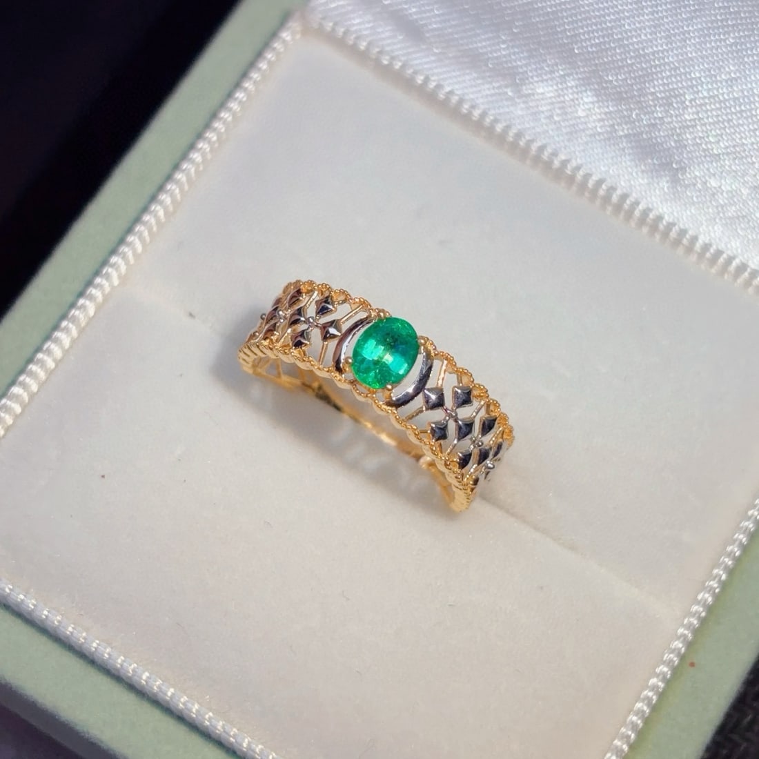 14k Gold 0.5 Ct Natural Emerald Ring: Ref:230978279 // gold content:14k gold // ring size:7. 25us // // main gemstone:emerald // shape:oval // carat weight:0. 5ct // color:green // treatment:natural // Low Estimate: 2600 Condition: New