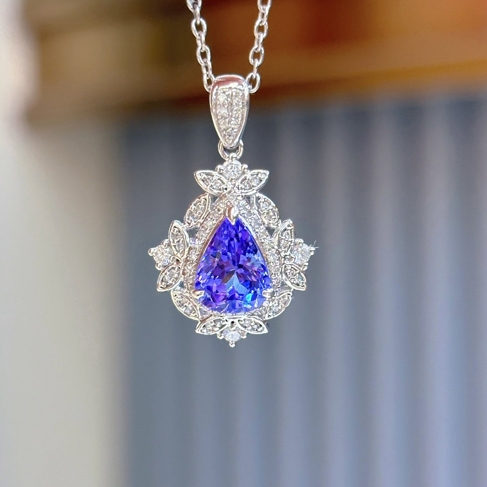 14k Gold 1 Ct Natural Tanzanite & Diamond Pendant( Without Chain ): Ref:230978232 // gold content:14k gold // main gemstone:tanzanite // shape:pear // carat weight:1ct // color:blue // treatment:natural // // adjacent gemstone 2 : diamond // shape:round // clarity gra
